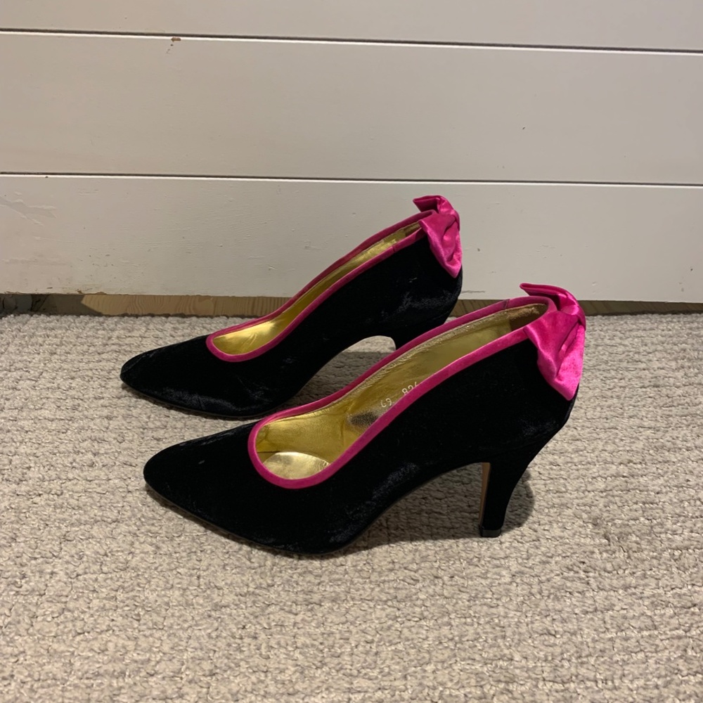 Escada Pumps with Pink detailing and bows